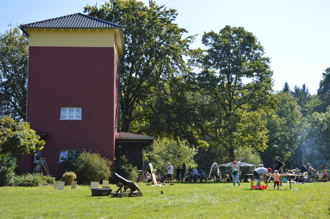 Turm und Pfadfinderlager