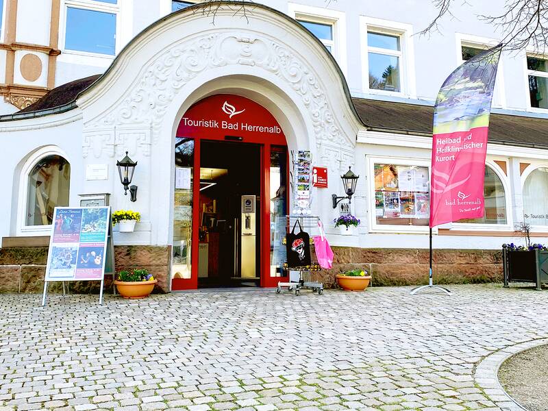 Rathausgebäude mit Tourist-Info